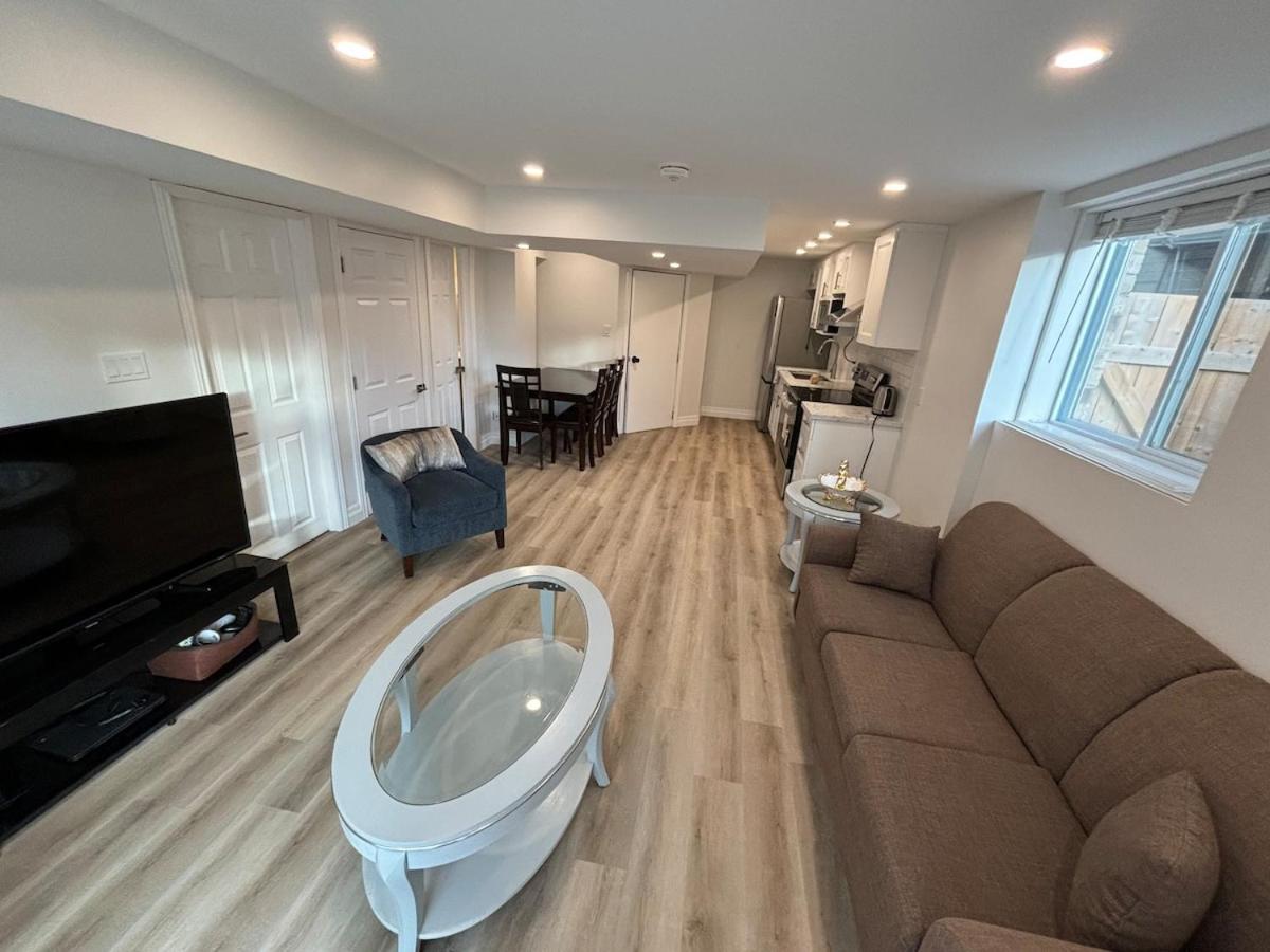 One-Bedroom Unit At Vista Hill Waterloo Extérieur photo