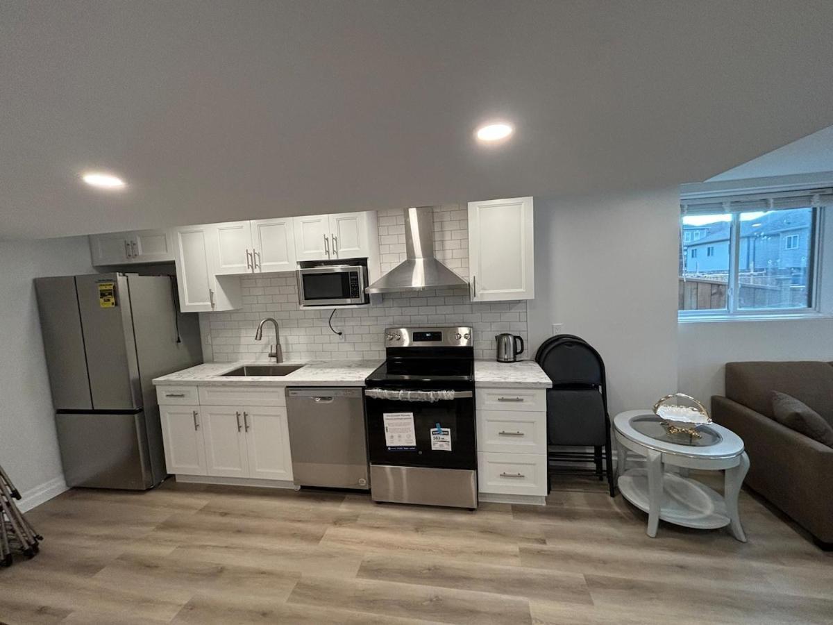 One-Bedroom Unit At Vista Hill Waterloo Extérieur photo